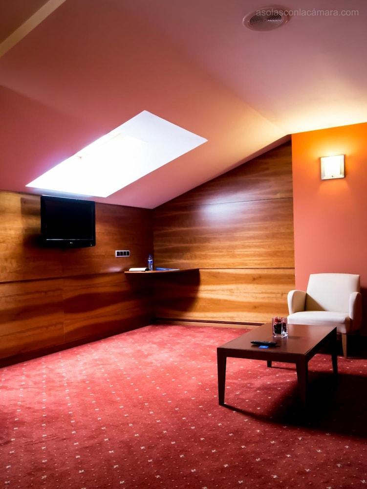 Hotel Silvota Lugo de Llanera Kültér fotó